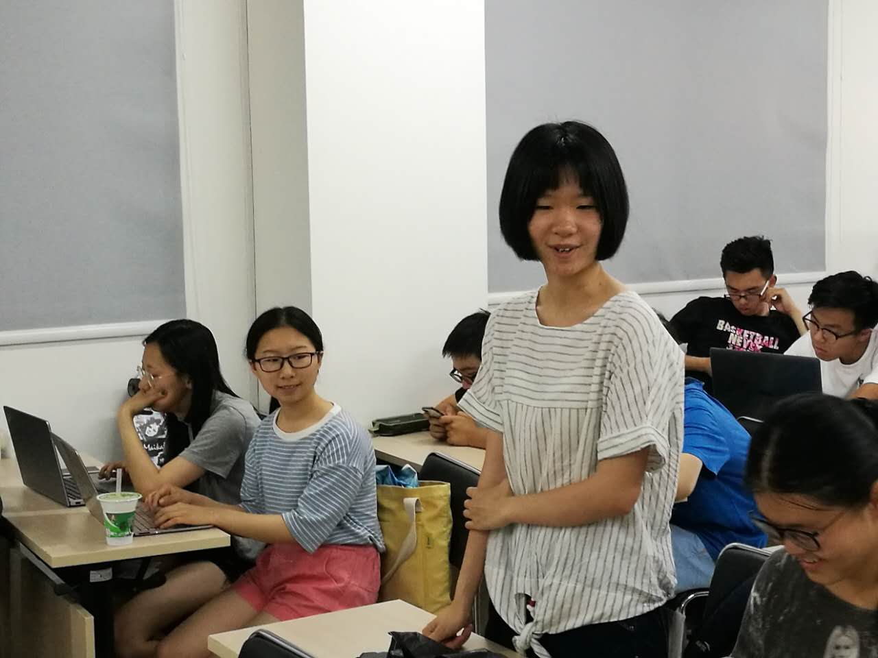 团支部成员积极开展批评与自我批评